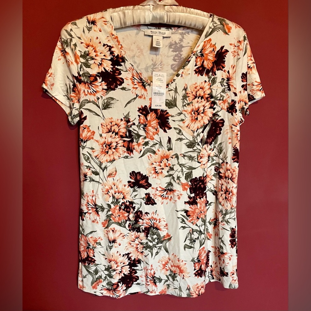 NWT White House Black Market Floral Tee Size XS